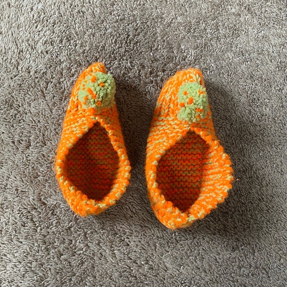 VTG Handmade Neon Crochet Knit House Slippers Booties Socks with Pom Pom - Picture 5 of 11